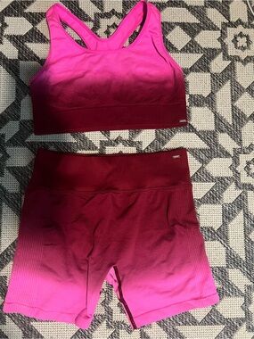EUC!💗PINK VS Seamless Outfit HotPink/DeepRed fade Sports Bra& Bike Shorts(Sz-L)!